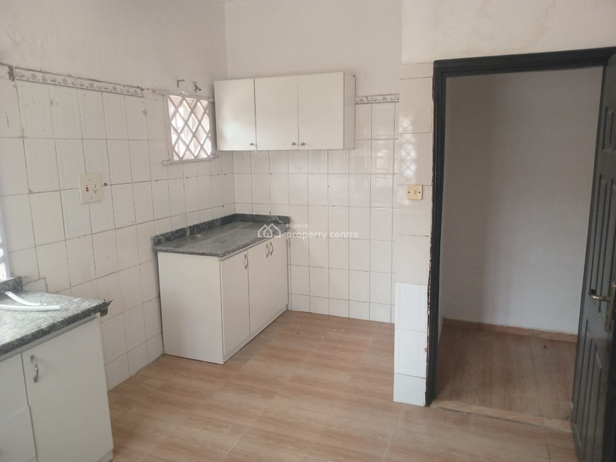Spacious 4 Bedroom Apartment Upstairs Self Serviced, Lekki Phase 1, Lekki, Lagos, Flat / Apartment for Rent