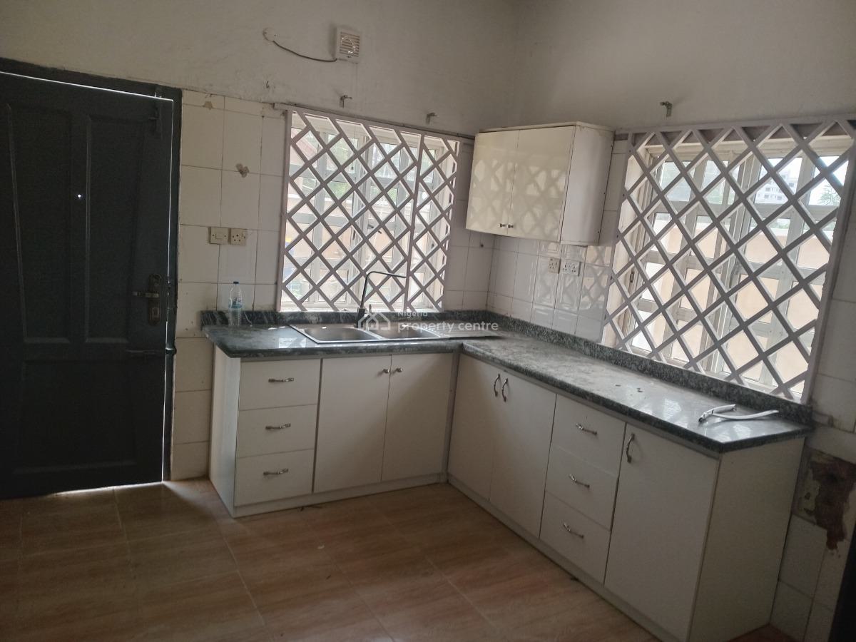 Spacious 4 Bedroom Apartment Upstairs Self Serviced, Lekki Phase 1, Lekki, Lagos, Flat / Apartment for Rent