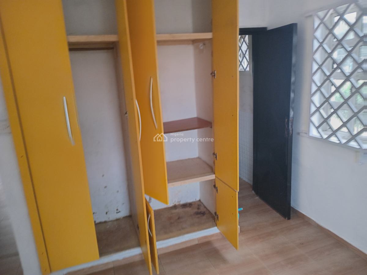 Spacious 4 Bedroom Apartment Upstairs Self Serviced, Lekki Phase 1, Lekki, Lagos, Flat / Apartment for Rent