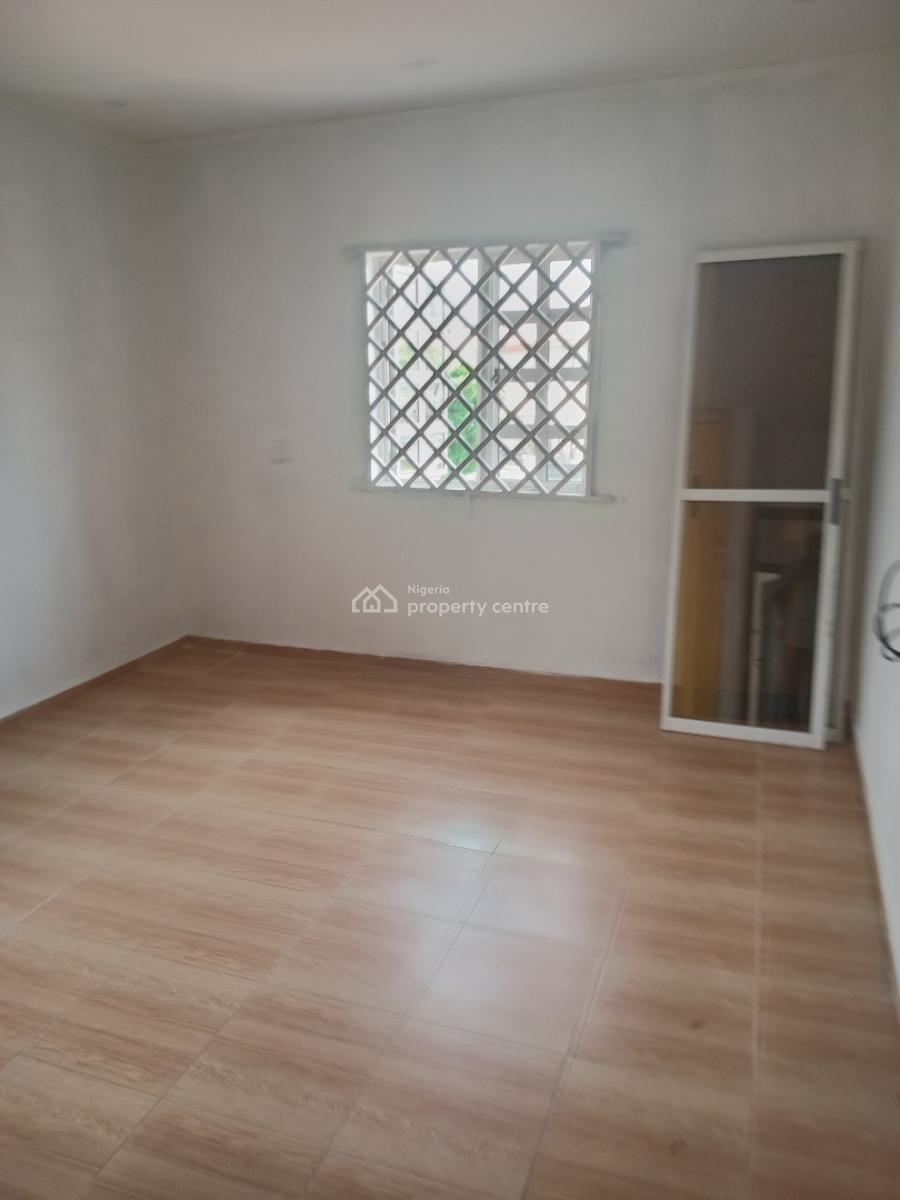 Spacious 4 Bedroom Apartment Upstairs Self Serviced, Lekki Phase 1, Lekki, Lagos, Flat / Apartment for Rent