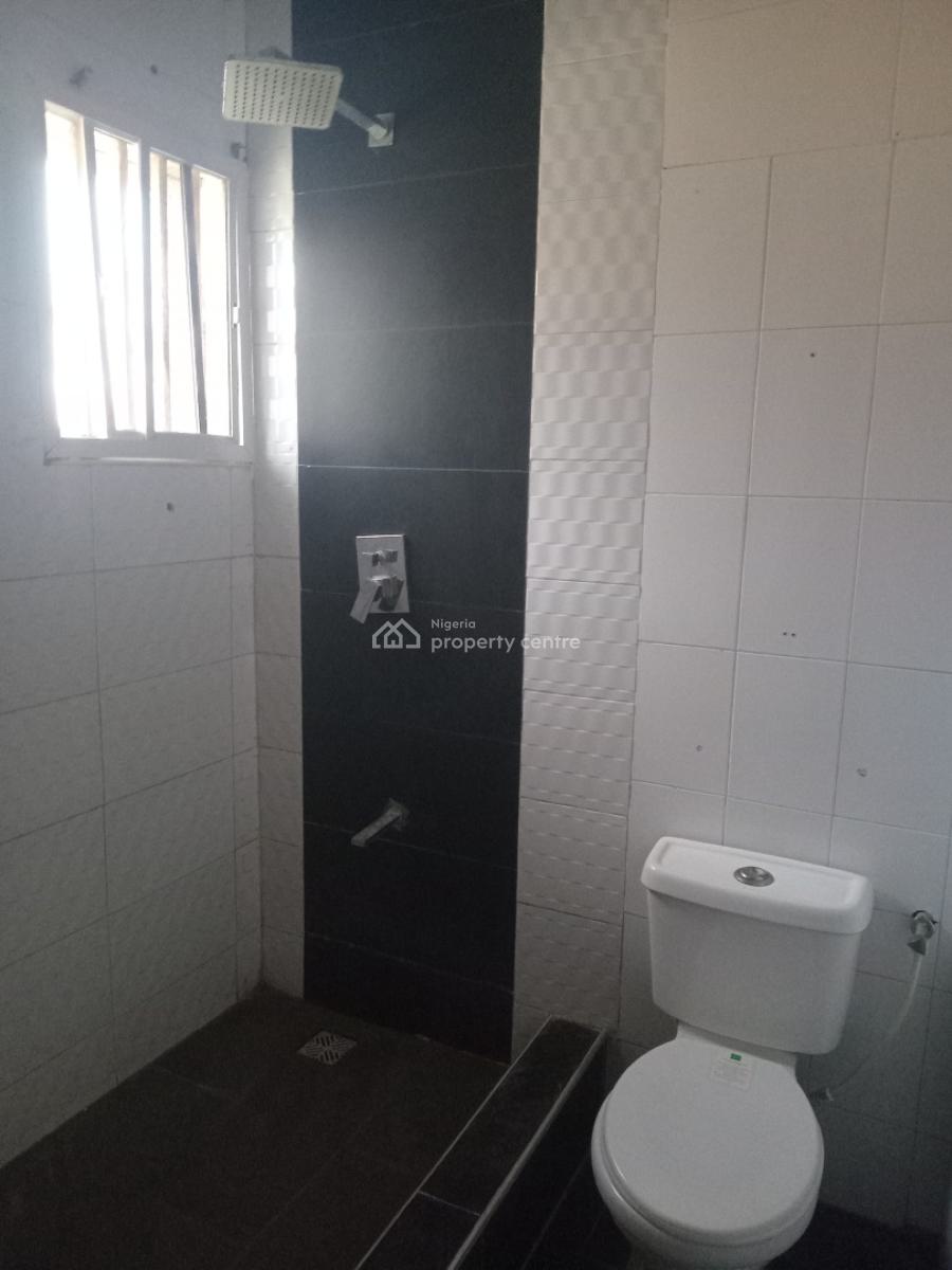 Spacious 4 Bedroom Apartment Upstairs Self Serviced, Lekki Phase 1, Lekki, Lagos, Flat / Apartment for Rent