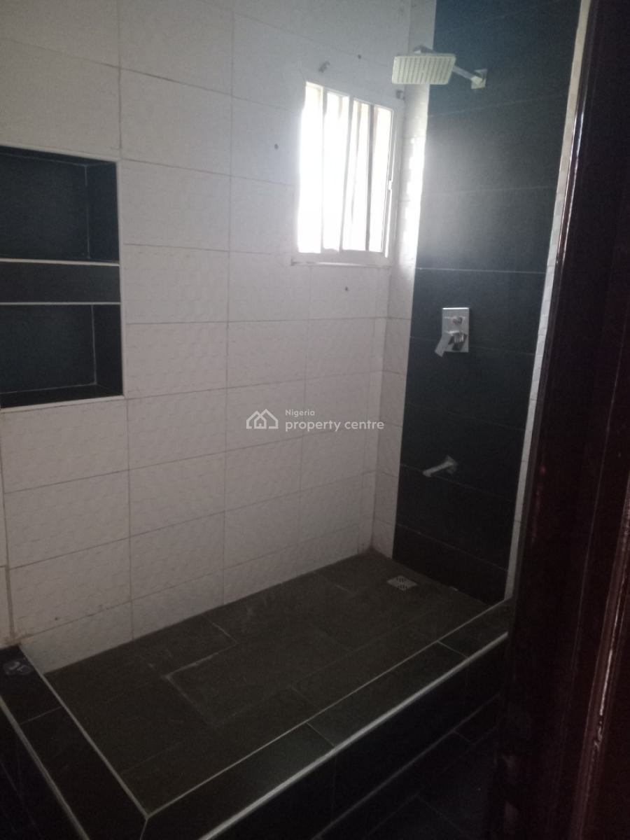Spacious 4 Bedroom Apartment Upstairs Self Serviced, Lekki Phase 1, Lekki, Lagos, Flat / Apartment for Rent