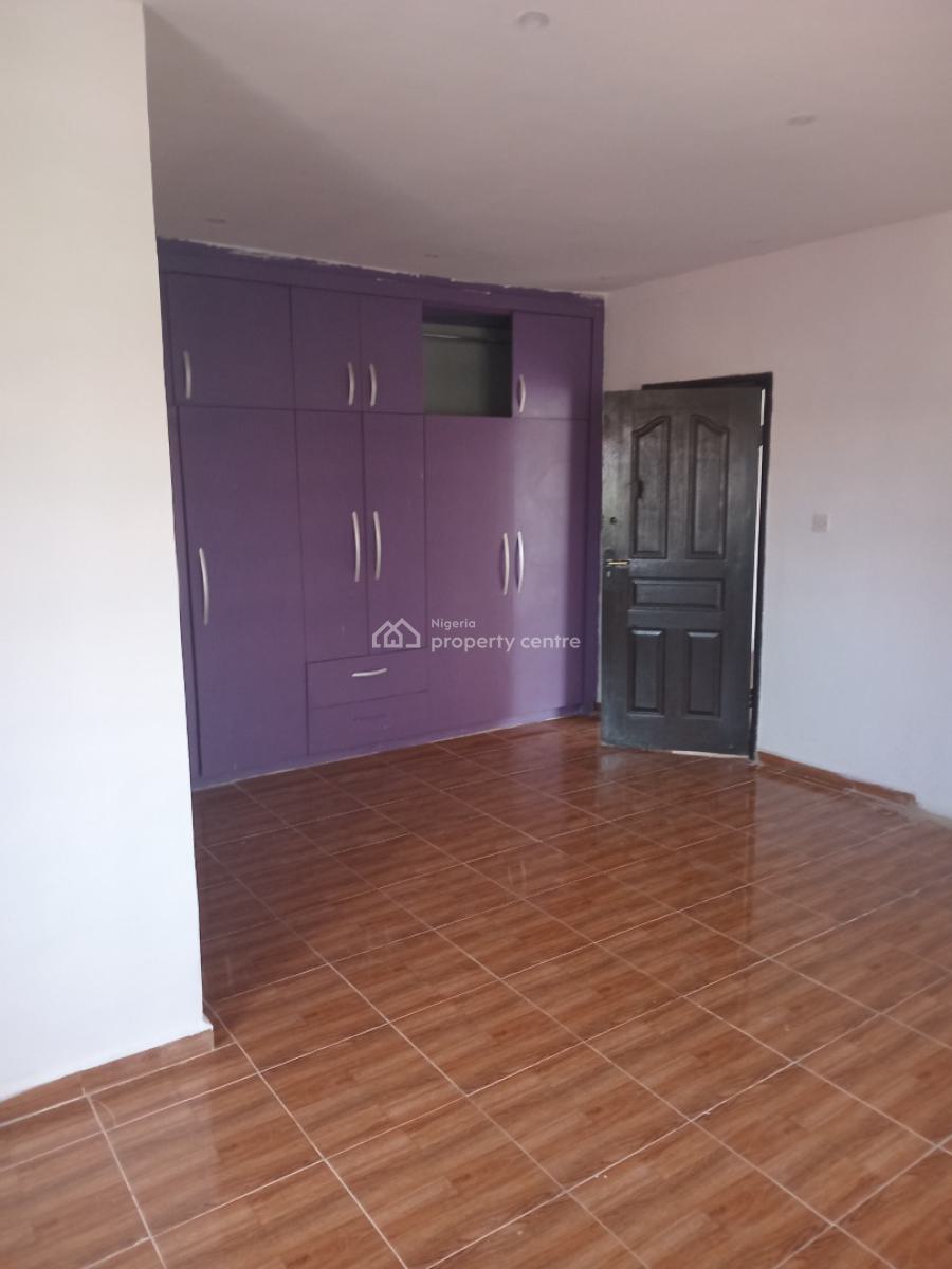 Spacious 4 Bedroom Apartment Upstairs Self Serviced, Lekki Phase 1, Lekki, Lagos, Flat / Apartment for Rent