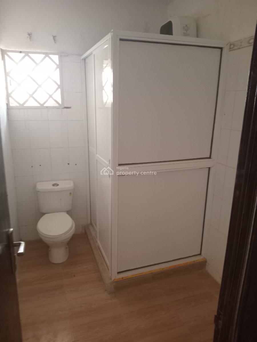 Spacious 4 Bedroom Apartment Upstairs Self Serviced, Lekki Phase 1, Lekki, Lagos, Flat / Apartment for Rent