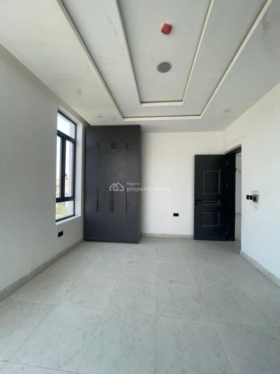 Lovely 2-bedroom Apartment with Elevators, Pool, and Gym, Lekki Phase 1, Lekki, Lagos, Flat / Apartment for Sale