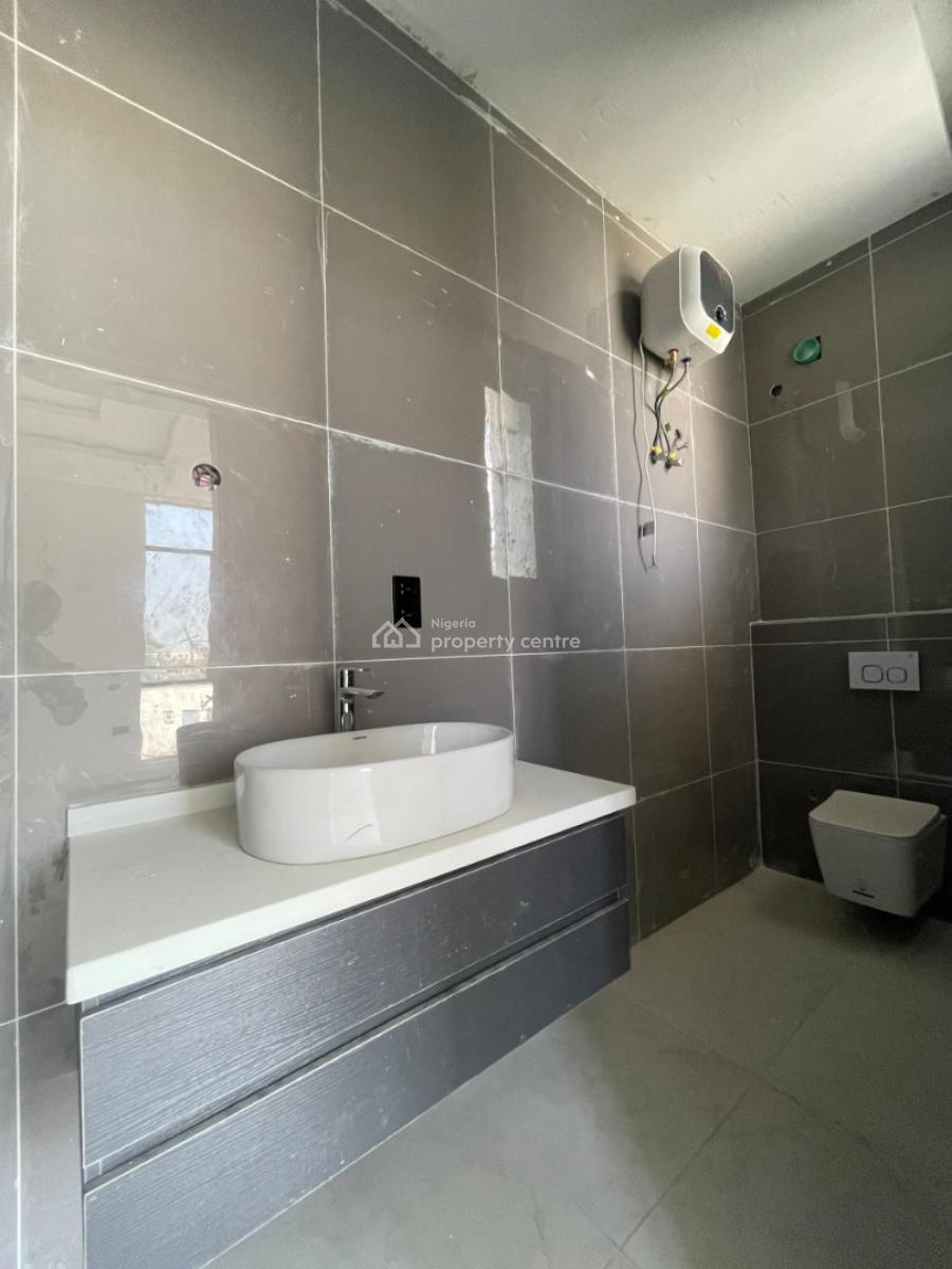 Lovely 2-bedroom Apartment with Elevators, Pool, and Gym, Lekki Phase 1, Lekki, Lagos, Flat / Apartment for Sale
