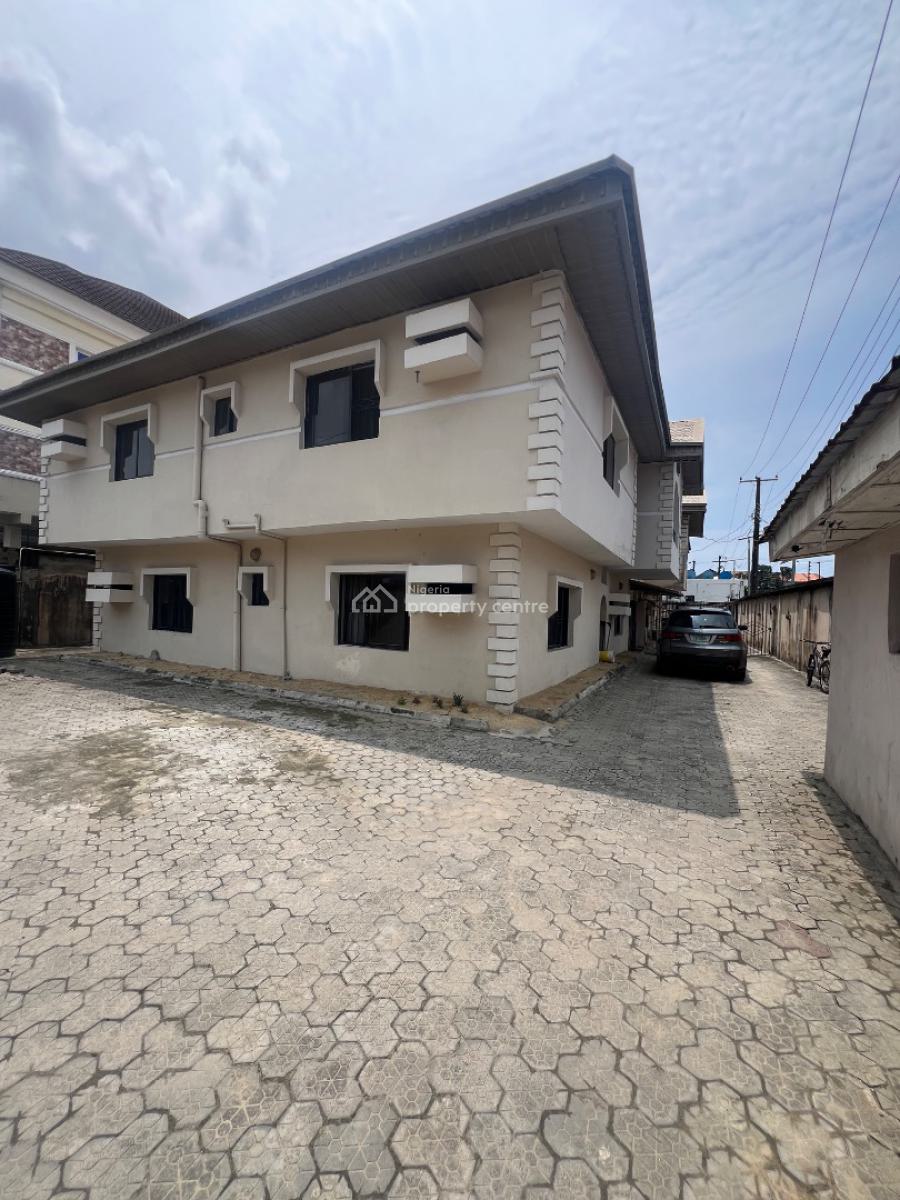 Well Maintained Three Bedroom Flat, Osapa, Lekki, Lagos, Flat / Apartment for Rent