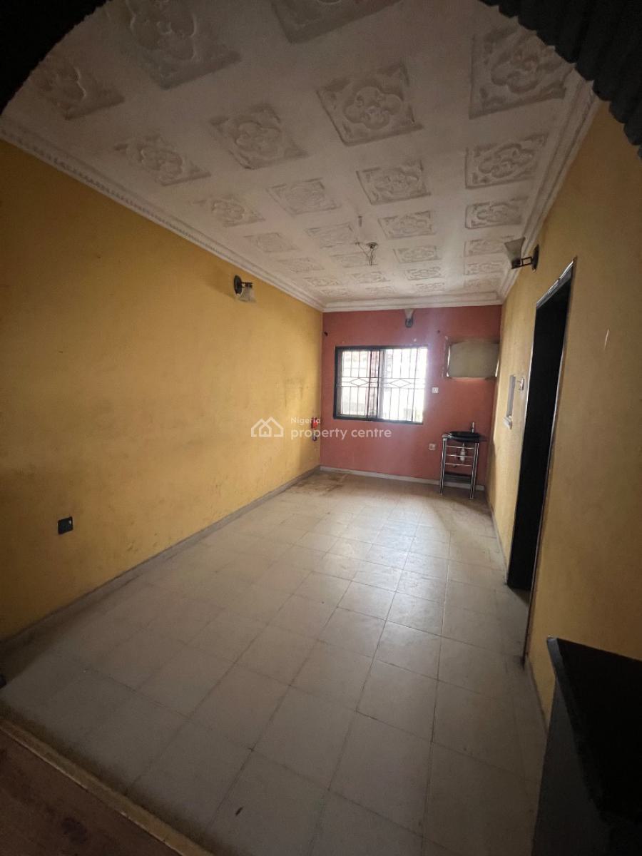 Well Maintained Three Bedroom Flat, Osapa, Lekki, Lagos, Flat / Apartment for Rent
