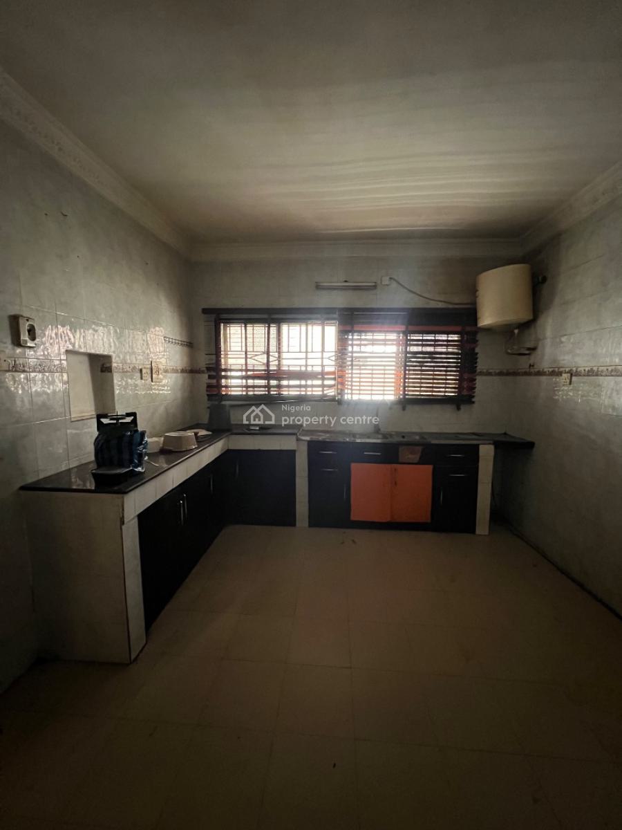 Well Maintained Three Bedroom Flat, Osapa, Lekki, Lagos, Flat / Apartment for Rent