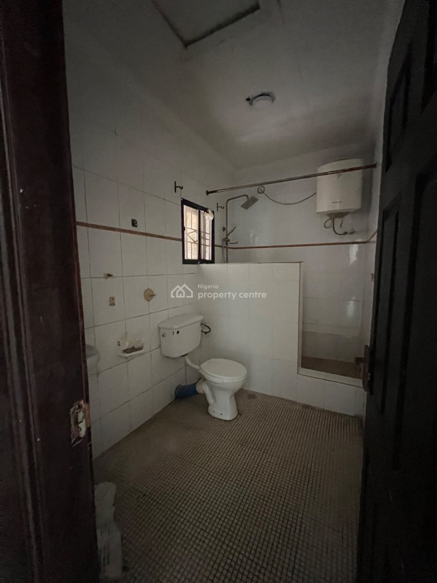 Well Maintained Three Bedroom Flat, Osapa, Lekki, Lagos, Flat / Apartment for Rent