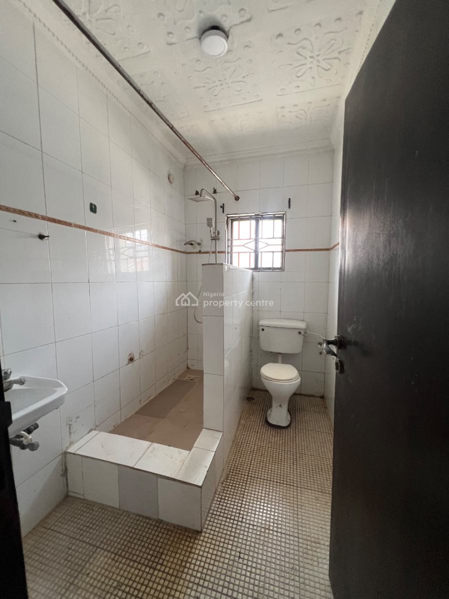Well Maintained Three Bedroom Flat, Osapa, Lekki, Lagos, Flat / Apartment for Rent