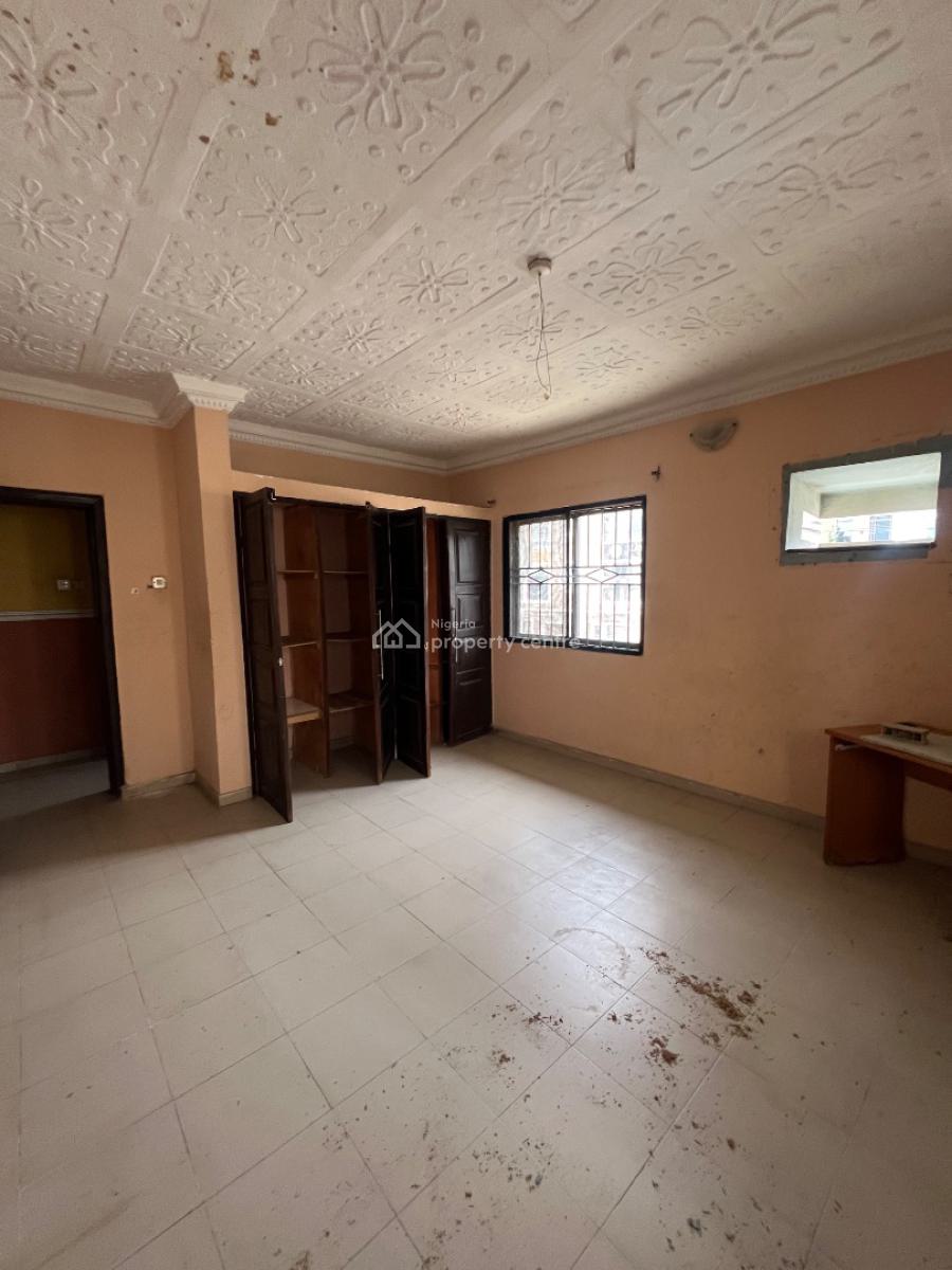 Well Maintained Three Bedroom Flat, Osapa, Lekki, Lagos, Flat / Apartment for Rent