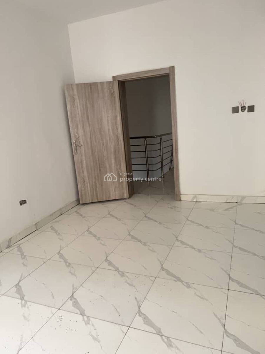 Distress 3bedroom Terrace Vgc, Vgc Lekki Lagos, Vgc, Lekki, Lagos, Terraced Duplex for Sale
