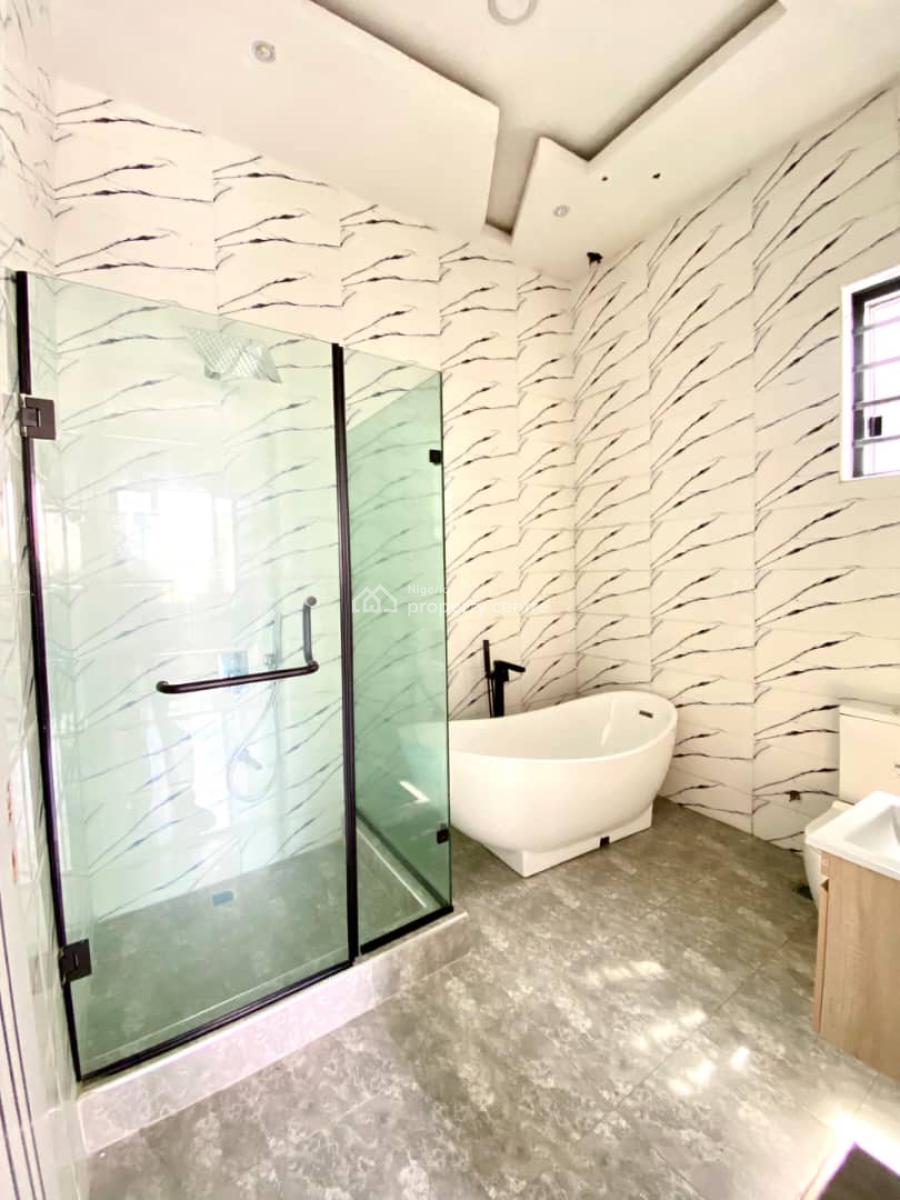 Neat 3 Bedrooms Semi Detached with Bq, Chevron, Lekki, Lagos, Semi-detached Duplex for Rent