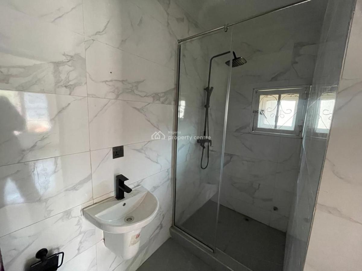 Serviced 3 Bedroom Flat with Bq, Lekki Phase 1, Lekki, Lagos, Flat / Apartment for Rent