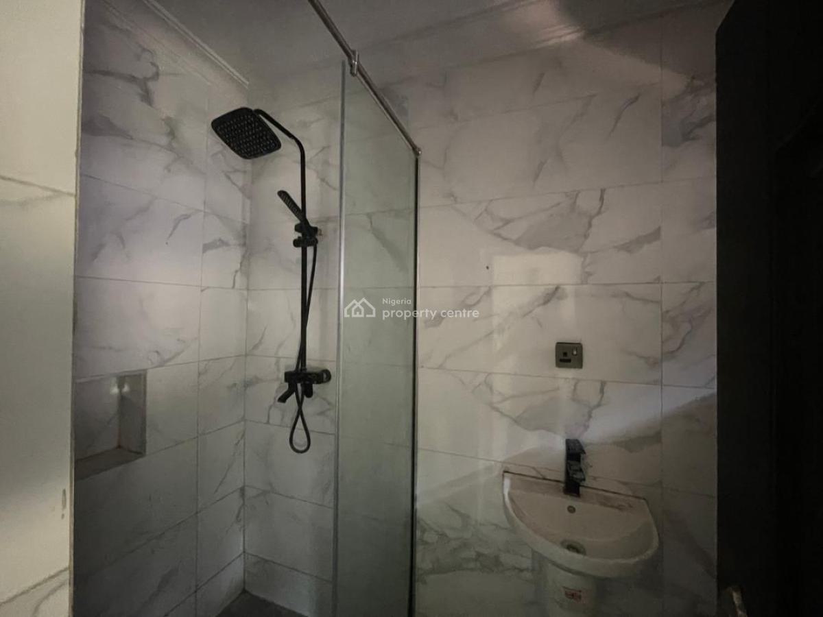 Serviced 3 Bedroom Flat with Bq, Lekki Phase 1, Lekki, Lagos, Flat / Apartment for Rent