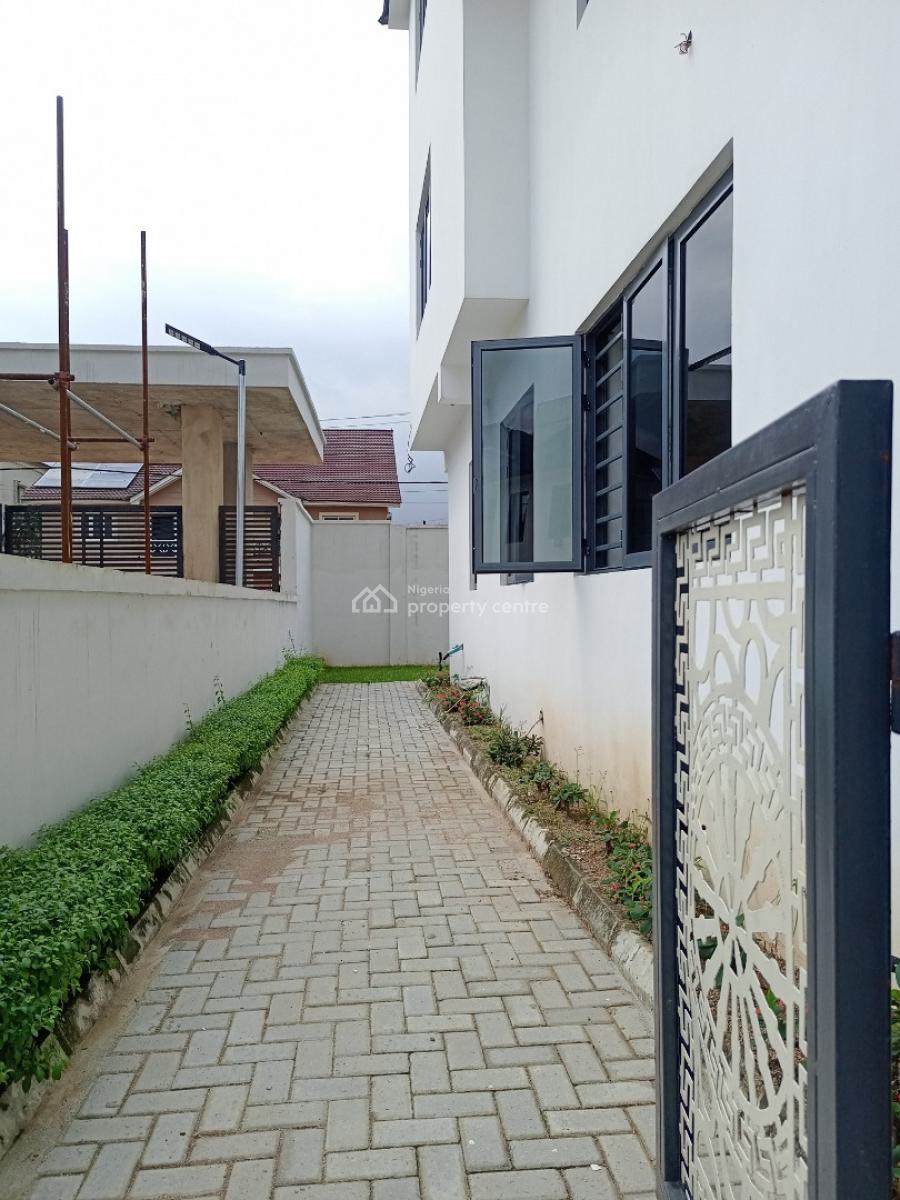 5 Bedroom Luxury Built Detached House, in a Service Fully Estate, Ikeja Gra, Ikeja, Lagos, Detached Duplex for Sale