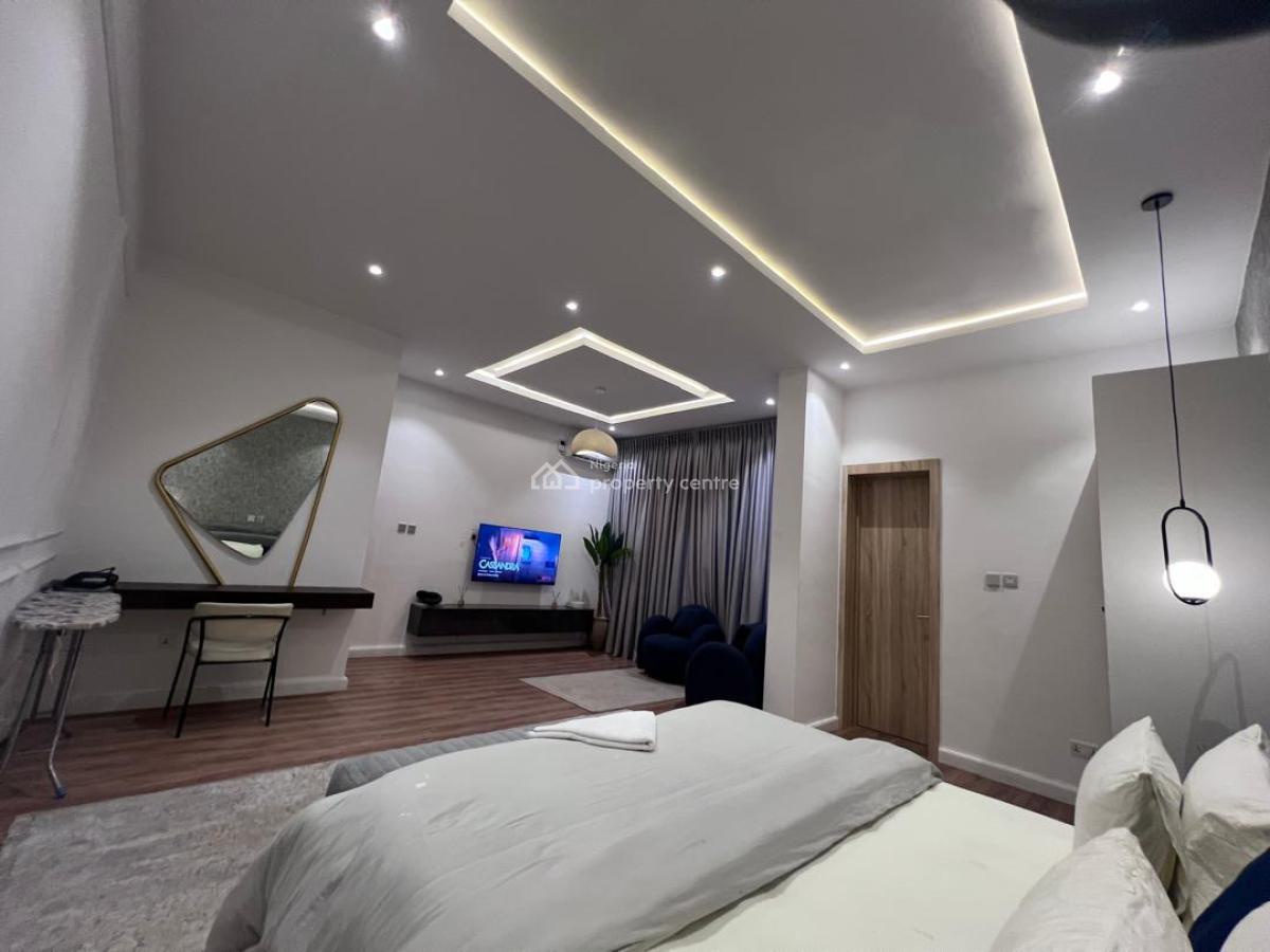 Premium 1 Bedroom with Rooftop Pool, Tokunboh Omisore Street, Lekki Phase 1, Lekki, Lagos, Mini Flat (room and Parlour) Short Let