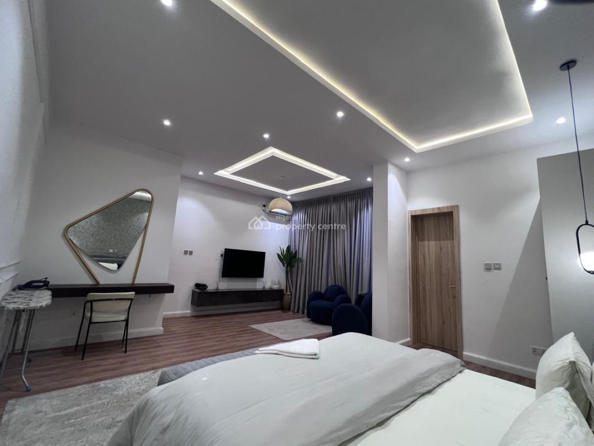 Premium 1 Bedroom with Rooftop Pool, Tokunboh Omisore Street, Lekki Phase 1, Lekki, Lagos, Mini Flat (room and Parlour) Short Let