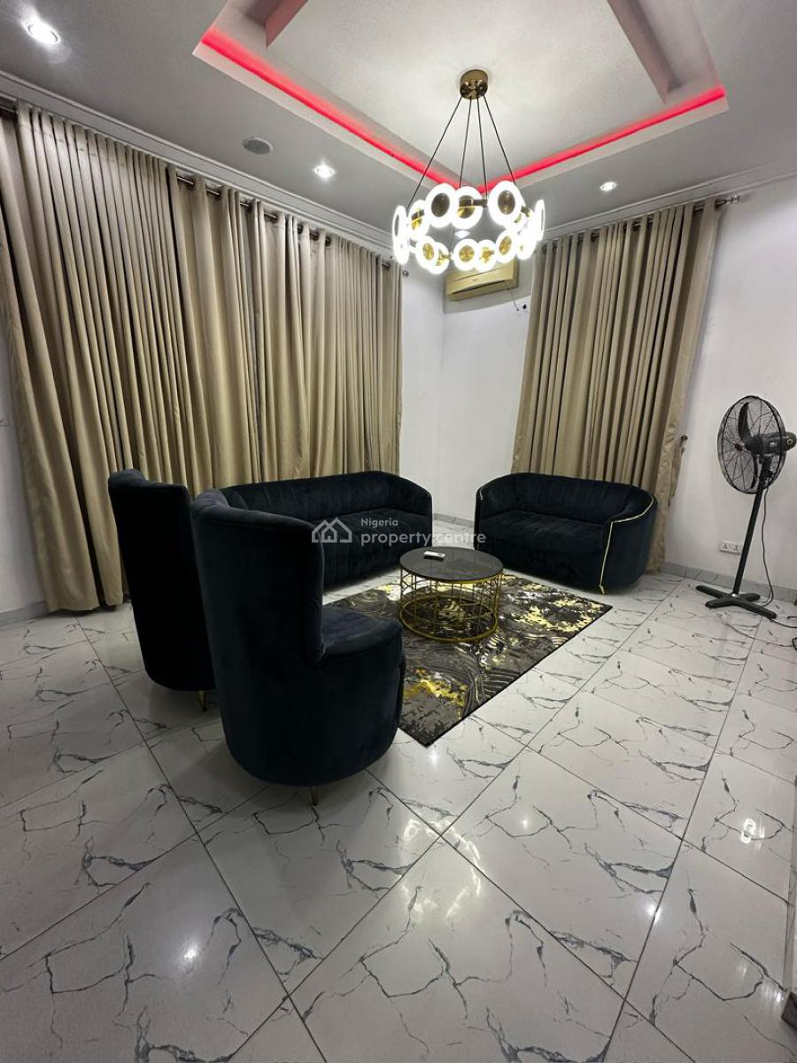 Luxurious Room and Parlor Shared Apartment, Coleman Nwafor,orchid Road, Lekki, Lagos, Mini Flat (room and Parlour) for Rent