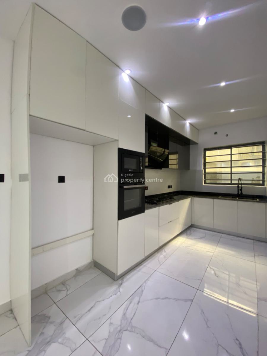 Nicely Built 3 Bedroom Apartment, Lekki Phase 1, Lekki, Lagos, Self Contain (single Rooms) for Sale