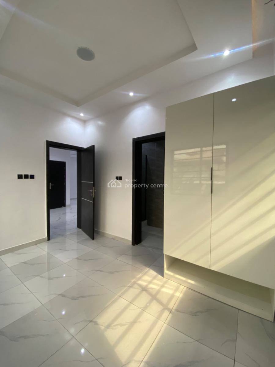 Nicely Built 3 Bedroom Apartment, Lekki Phase 1, Lekki, Lagos, Self Contain (single Rooms) for Sale