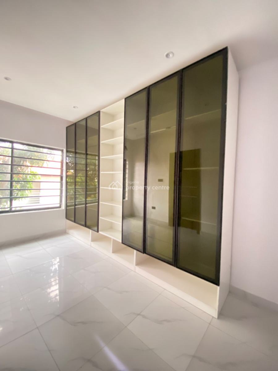 Nicely Built 3 Bedroom Apartment, Lekki Phase 1, Lekki, Lagos, Self Contain (single Rooms) for Sale