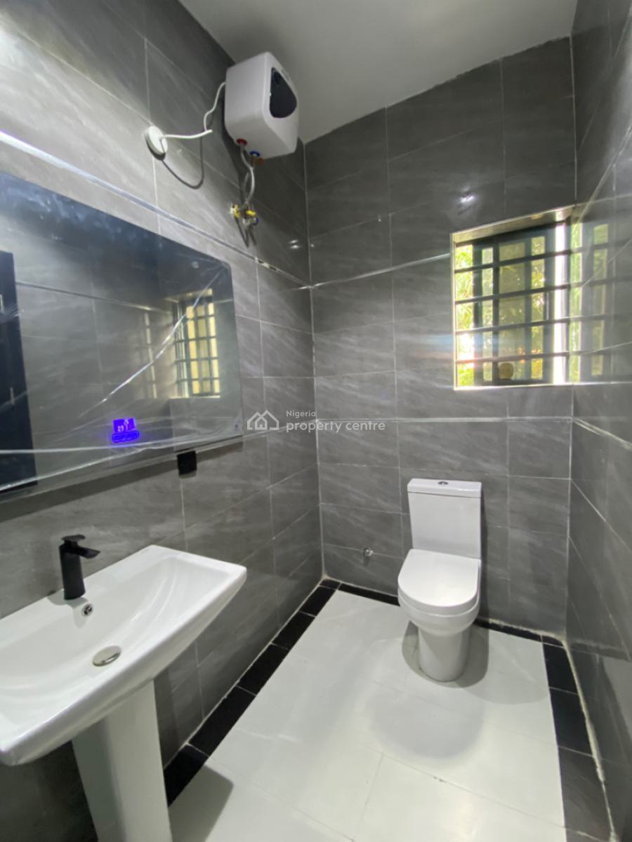 Nicely Built 3 Bedroom Apartment, Lekki Phase 1, Lekki, Lagos, Self Contain (single Rooms) for Sale