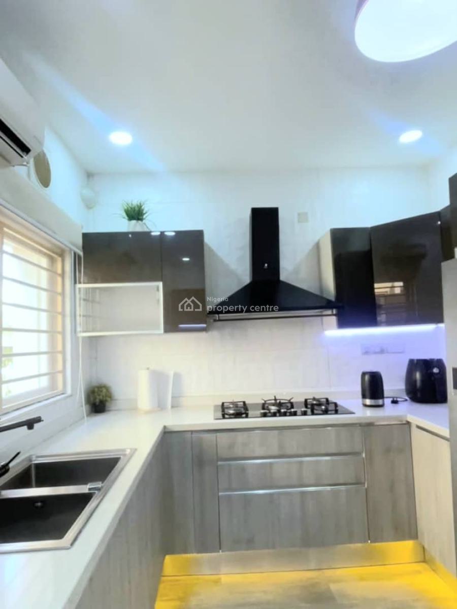 Well-maintained 4-bedroom Semi-detached Duplex, Osapa, Lekki, Lagos, Semi-detached Duplex for Sale