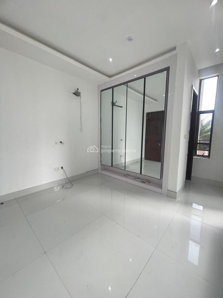 Newly Built 3 Bedroom Apartment with Elevator, Swimming Pool & Gym, Lekki Phase 1, Lekki, Lagos, Flat / Apartment for Rent