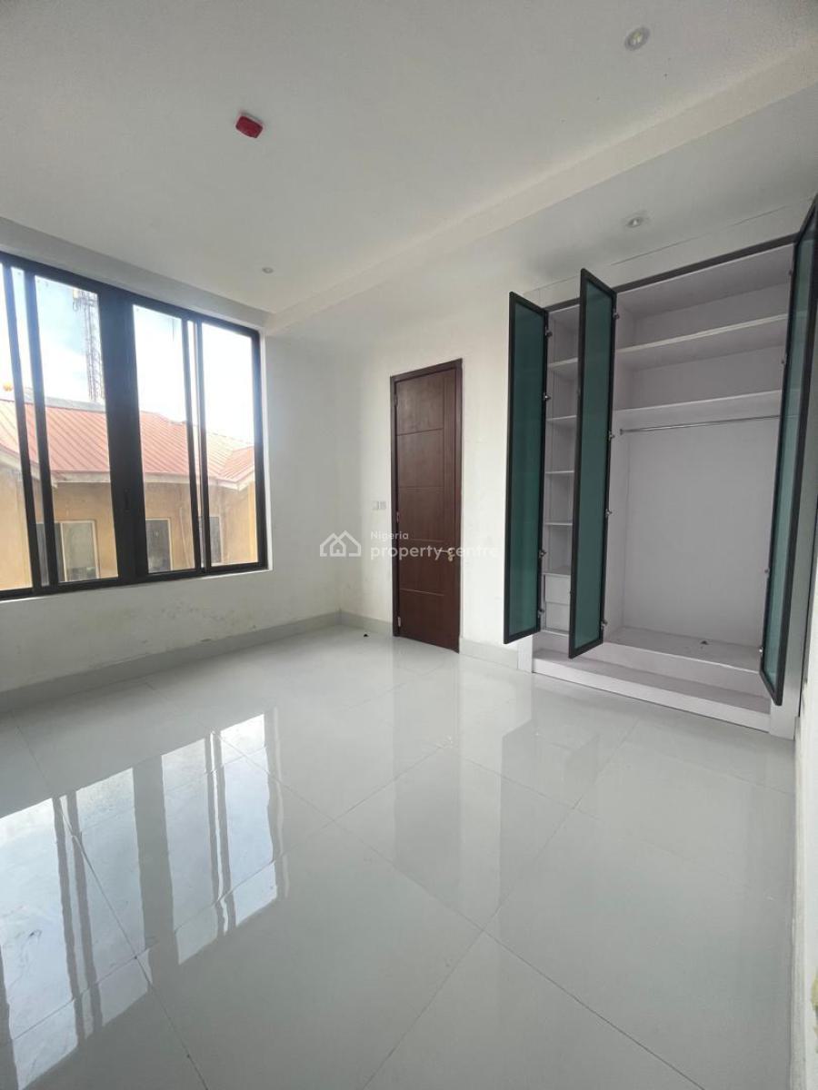 Newly Built 3 Bedroom Apartment with Elevator, Swimming Pool & Gym, Lekki Phase 1, Lekki, Lagos, Flat / Apartment for Rent
