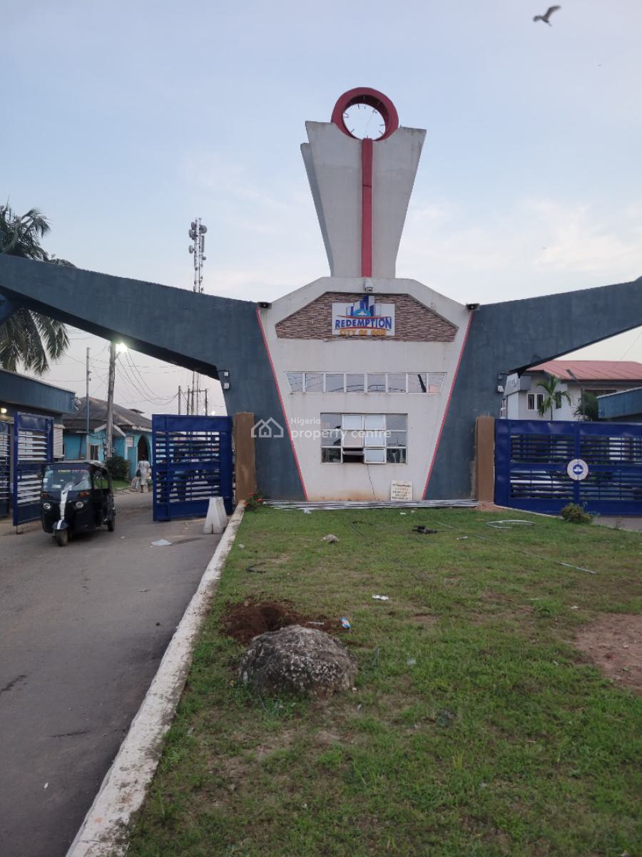 Three Bedrooms Apartment with Magnificent Facilities, 1, Diligence Road, Rccg Camp, Mowe Ofada, Ogun, Flat / Apartment Short Let