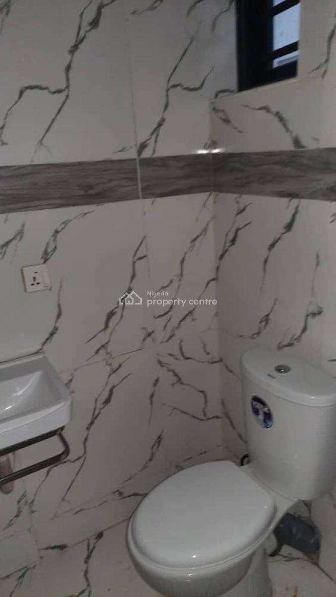 Downstairs Bedroom in a Shared Apartment, Royal Pine Estate Gate 1 Orchid Road, Lekki, Lagos, Self Contain (single Rooms) for Rent
