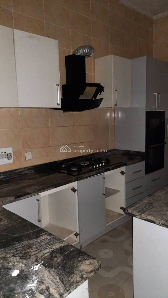 Downstairs Bedroom in a Shared Apartment, Royal Pine Estate Gate 1 Orchid Road, Lekki, Lagos, Self Contain (single Rooms) for Rent