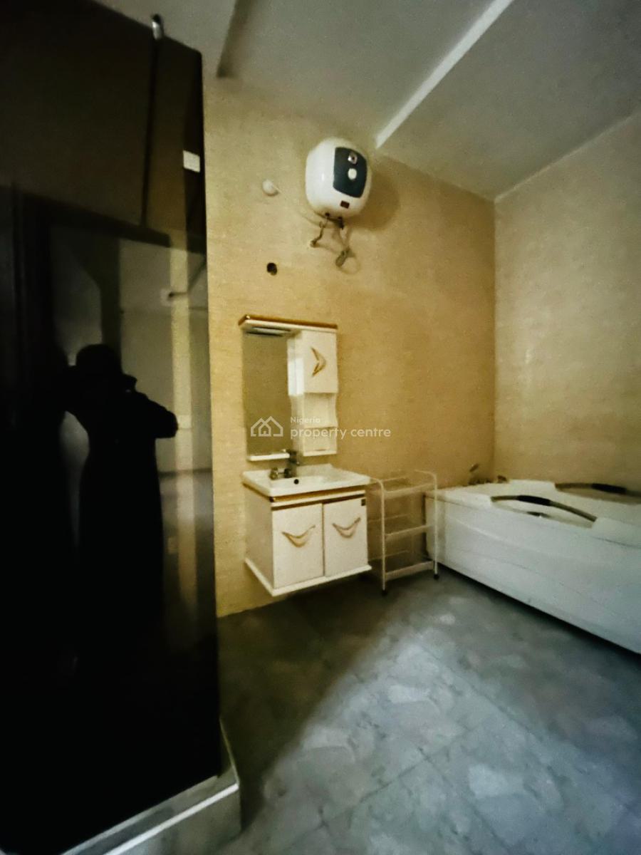 Distress 4bedroom with Bq and Security House Self Compound, Ologolo, Lekki, Lagos, House for Sale