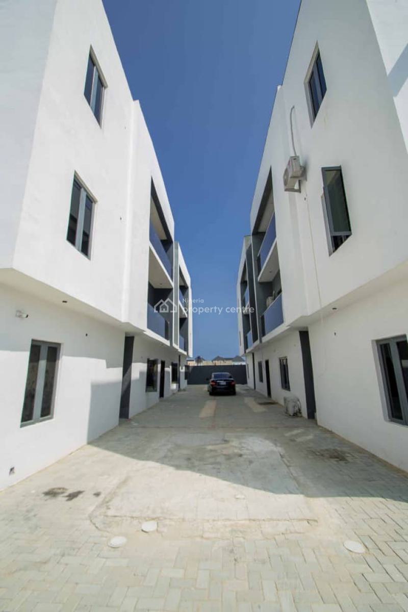a Spacious 3 Bedroom Apartment, Ikota Gra, Lekki, Lagos, Flat / Apartment for Rent