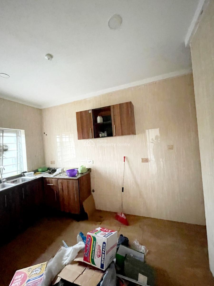 Massive 2bedroom Apartment in a Secure Environment, Lifecamp Berger Clinic, Life Camp, Abuja, Flat / Apartment for Rent