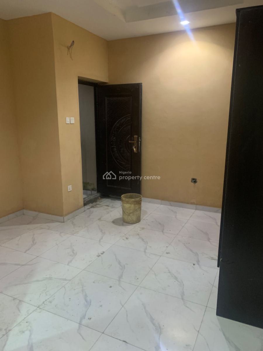a Single Room Self Contain, Lekki Phase 2, Lekki Expressway, Lekki, Lagos, Self Contain (single Rooms) for Rent