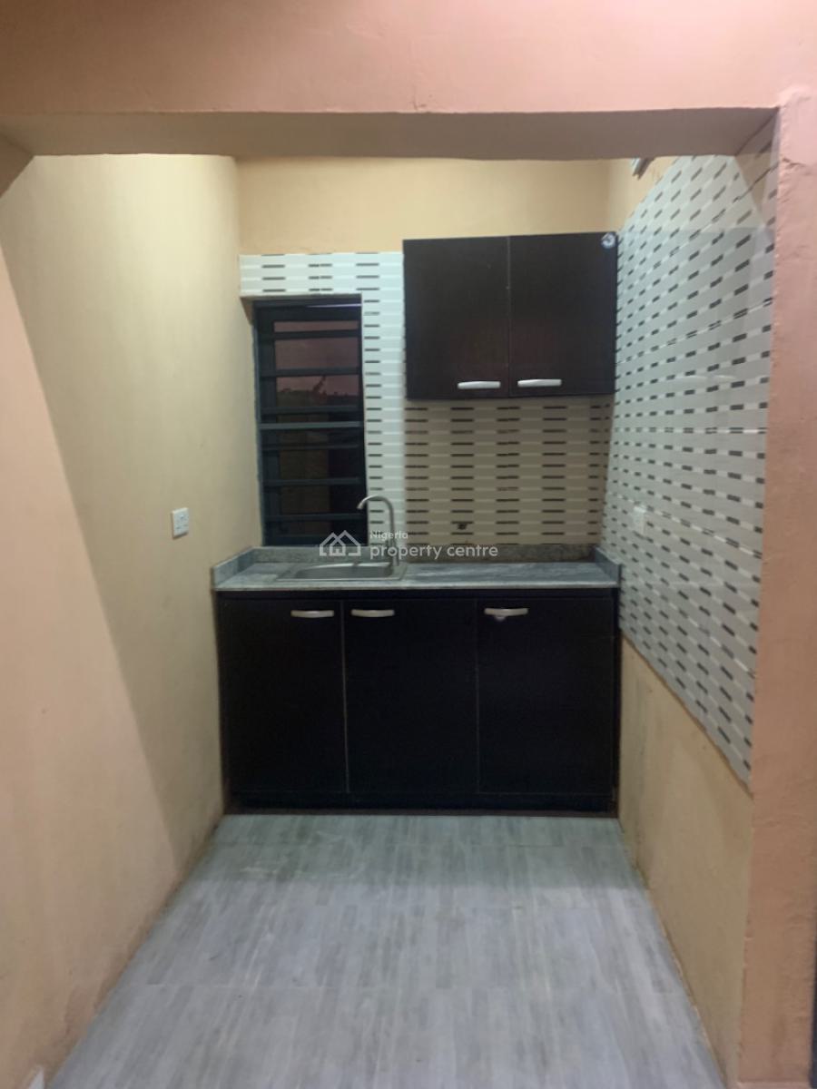 a Single Room Self Contain, Lekki Phase 2, Lekki Expressway, Lekki, Lagos, Self Contain (single Rooms) for Rent