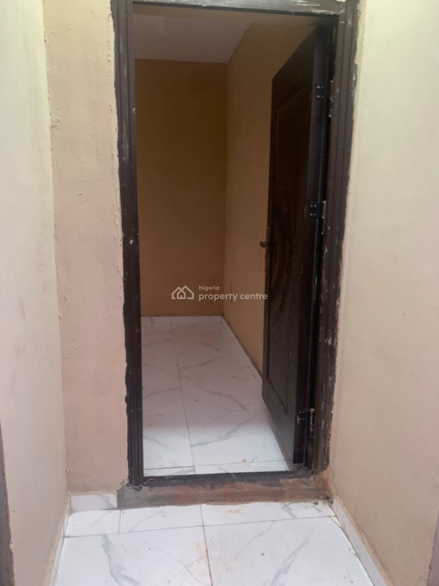 a Single Room Self Contain, Lekki Phase 2, Lekki Expressway, Lekki, Lagos, Self Contain (single Rooms) for Rent