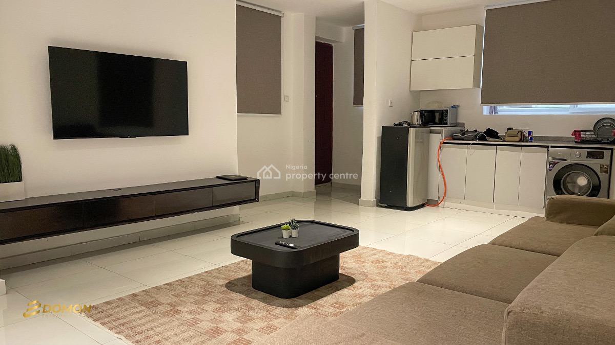 Clean 1 Bedroom with Pool and Elevator., Ikoyi, Lagos, Mini Flat (room and Parlour) Short Let