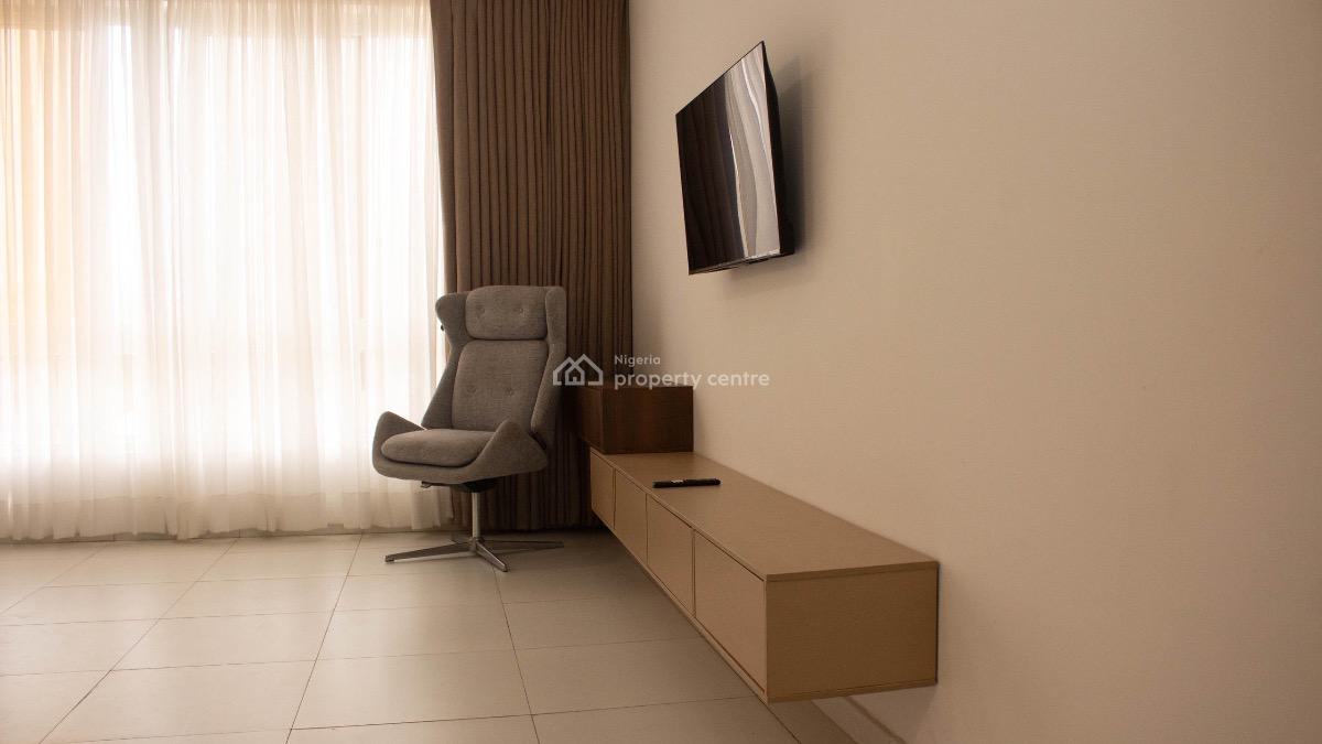 Clean 1 Bedroom with Pool and Elevator., Ikoyi, Lagos, Mini Flat (room and Parlour) Short Let