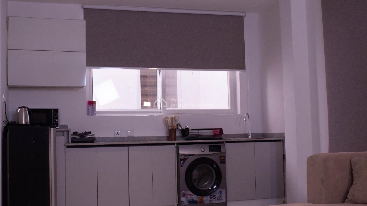Clean 1 Bedroom with Pool and Elevator., Ikoyi, Lagos, Mini Flat (room and Parlour) Short Let