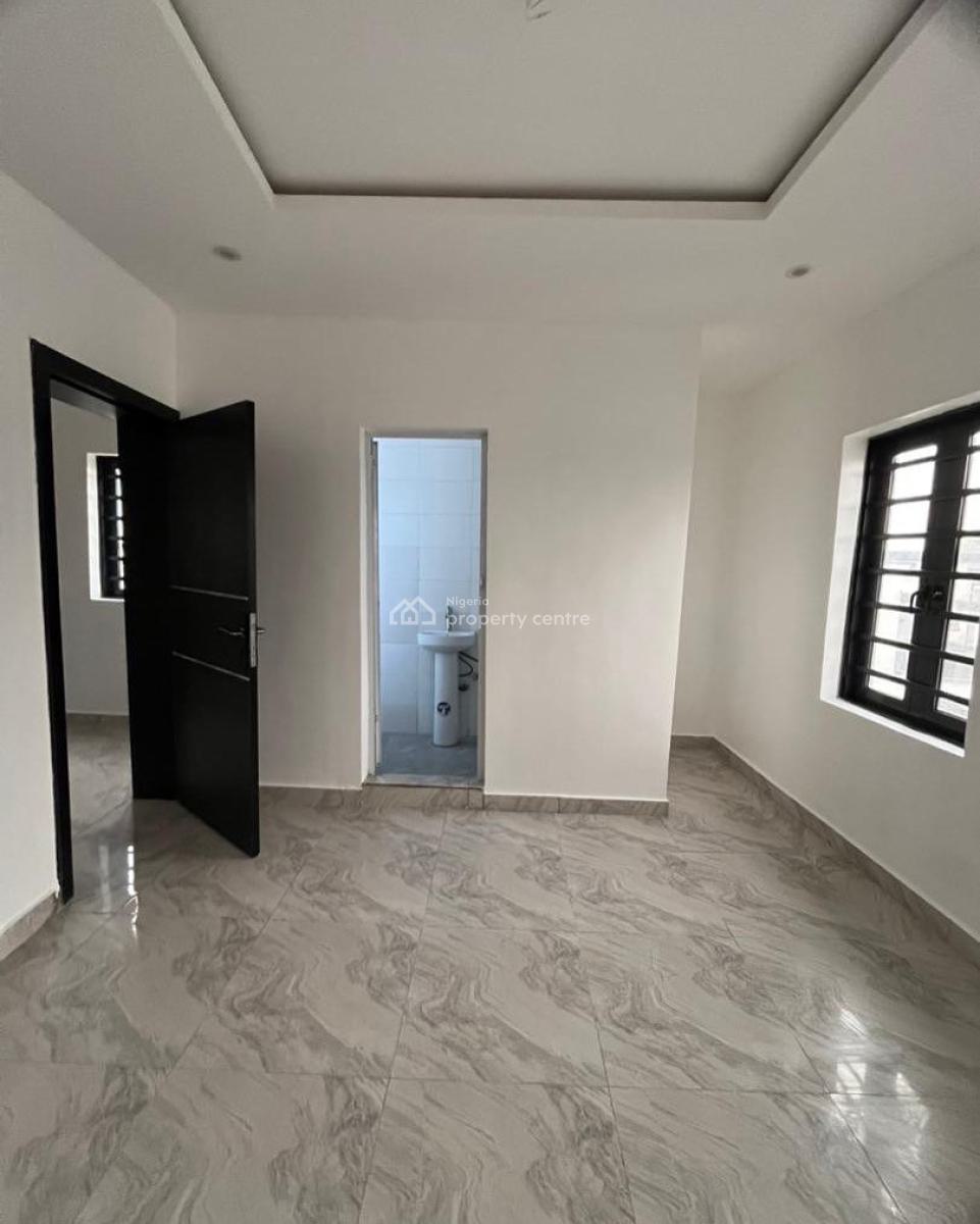 Lovely 1 Bedroom Apartment with Bq, Ologolo, Ologolo, Lekki, Lagos, Block of Flats for Sale