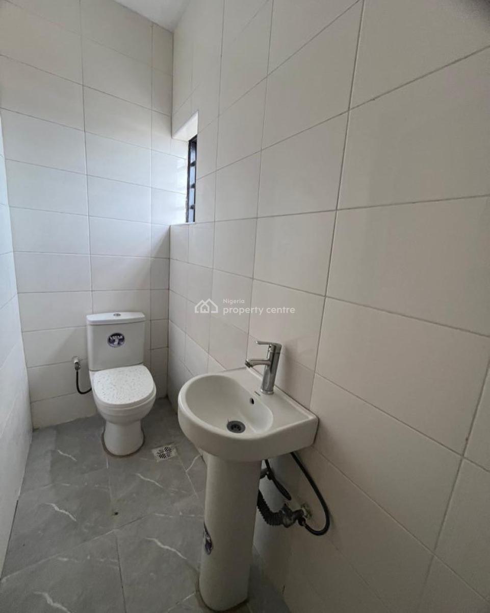 Lovely 1 Bedroom Apartment with Bq, Ologolo, Ologolo, Lekki, Lagos, Block of Flats for Sale