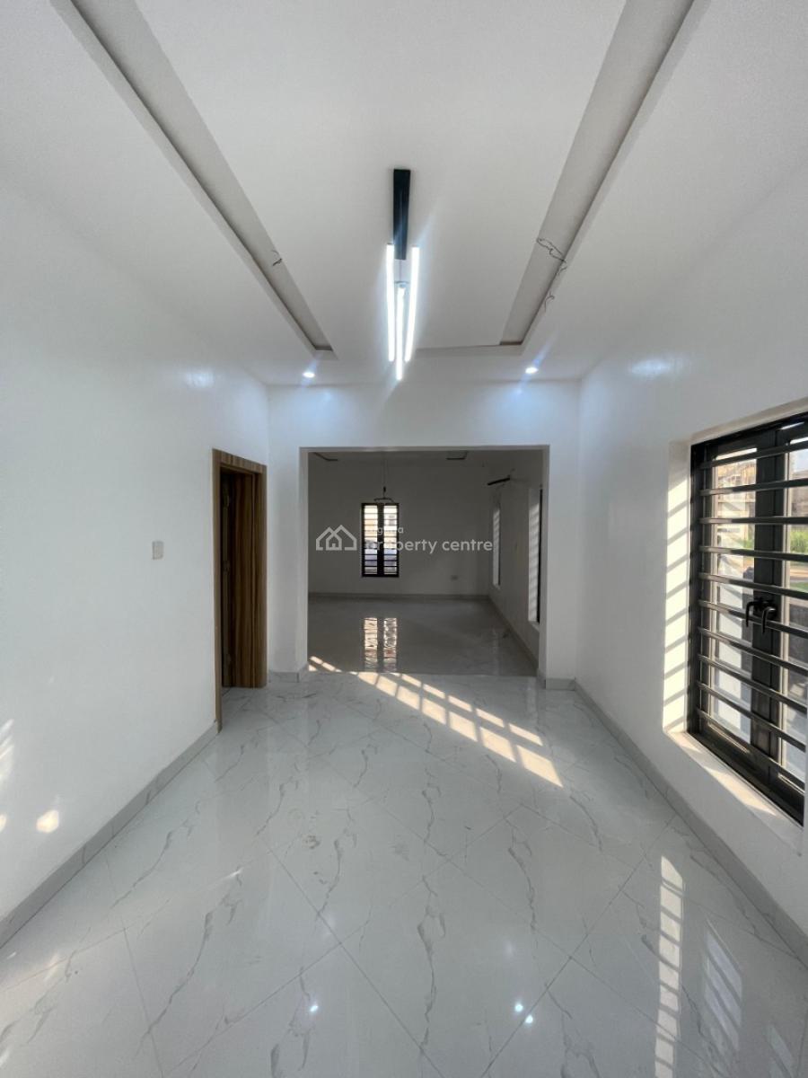 Beautiful 5 Bedroom Fully Detached Duplex with Bq   Location: Yaba, Yaba, Lagos, Detached Duplex for Sale