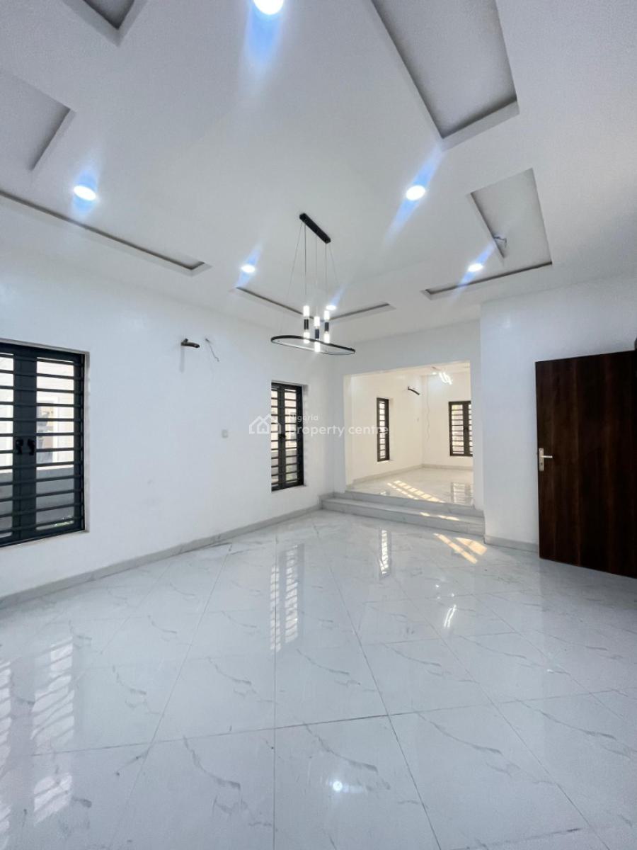 Beautiful 5 Bedroom Fully Detached Duplex with Bq   Location: Yaba, Yaba, Lagos, Detached Duplex for Sale