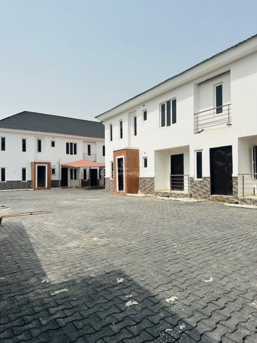 2bedrooms Apartment Available, Ologolo, Lekki, Lagos, Flat / Apartment for Sale