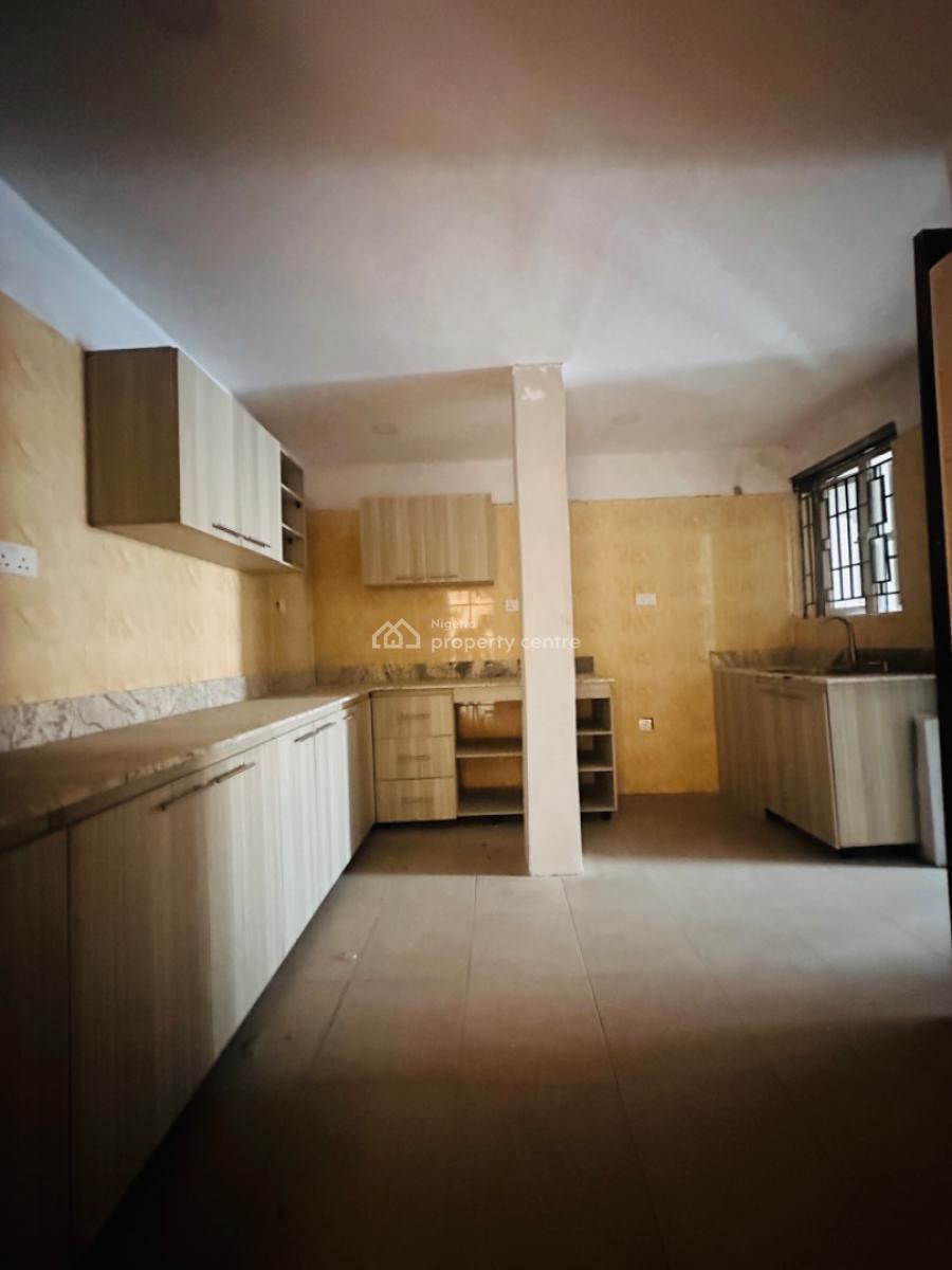 2bedrooms Apartment Available, Ologolo, Lekki, Lagos, Flat / Apartment for Sale