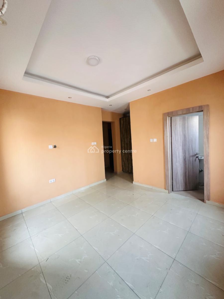 2bedrooms Apartment Available, Ologolo, Lekki, Lagos, Flat / Apartment for Sale